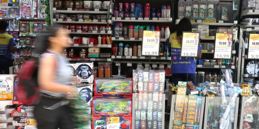 Selic Mantida em 15%: Indústria e Comércio Manifestam Forte Preocupação