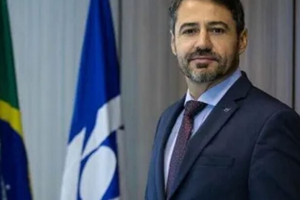 CGU Demite Ex-Chefe da Receita Envolvido no Caso das Joias Sauditas